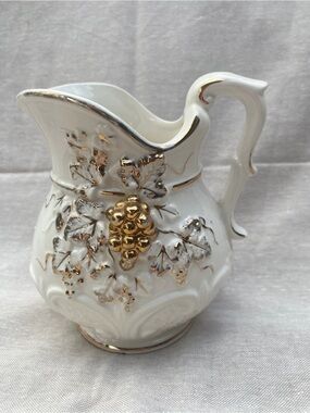 VTG Velco Los Angeles Pitcher Vase Grape motif Made in Japan